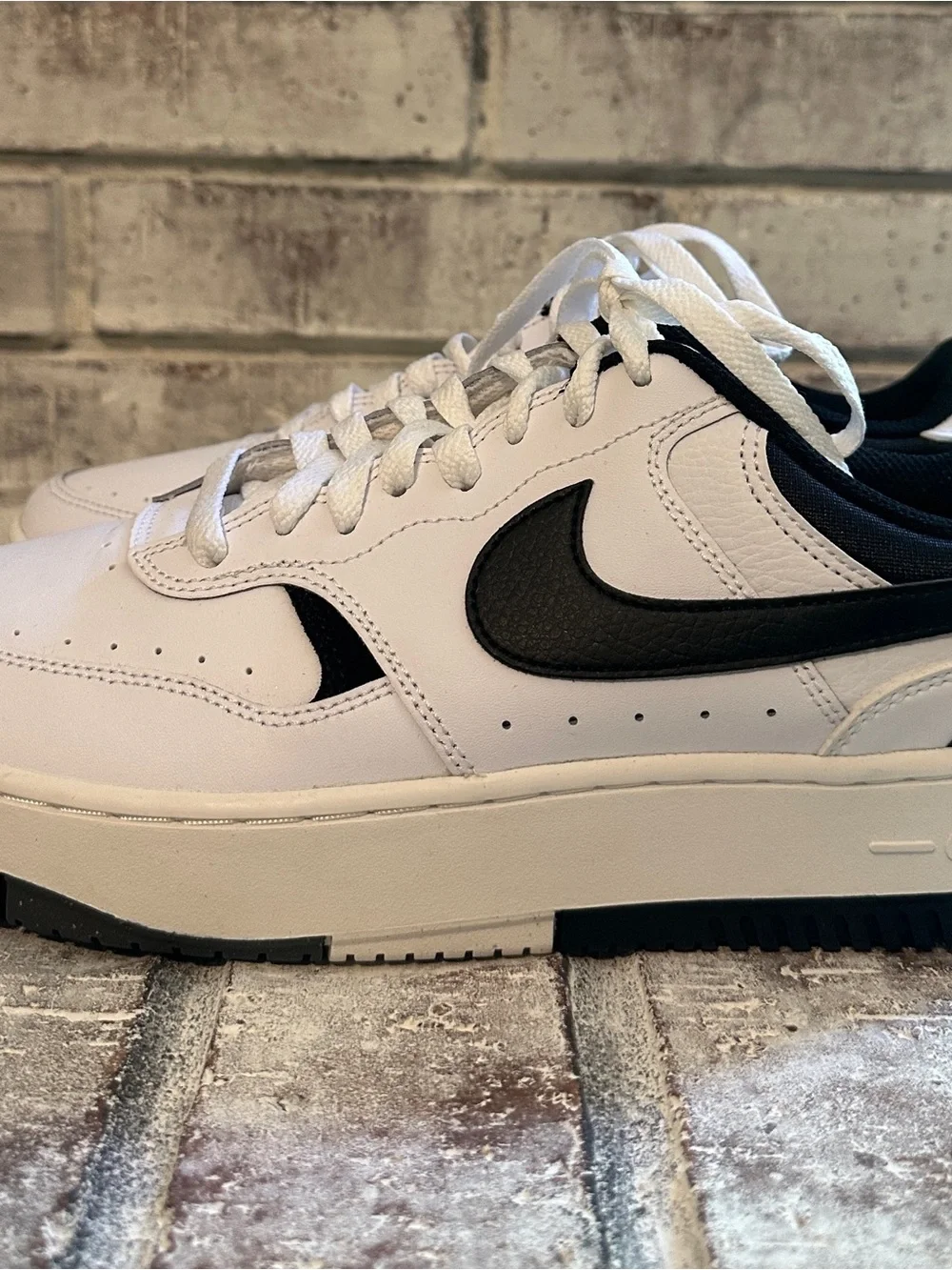 Women’s Nike Gamma Force One White and Black Low-Top Sneakers~like new! Size 11